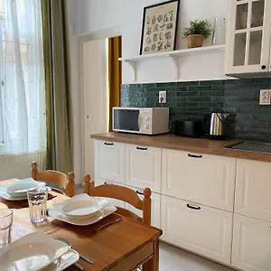 Large In Apartament