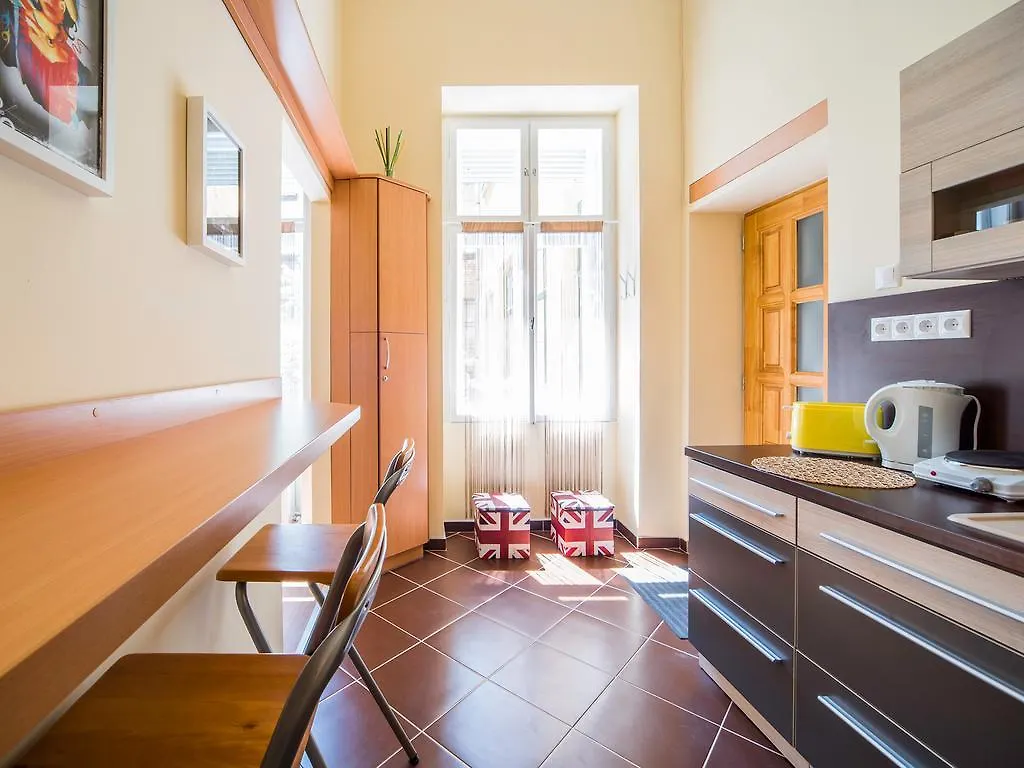 Central Budapest Vadasz Street Apartment
